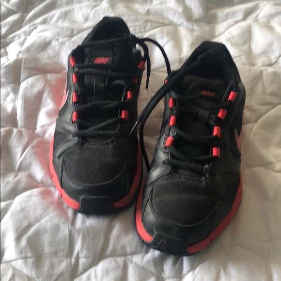 Nike pink + black tennis shoes - Picture 2 of 6